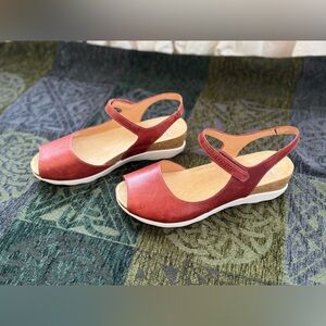 Dansko Marcy Wedge Sandal Chili 40